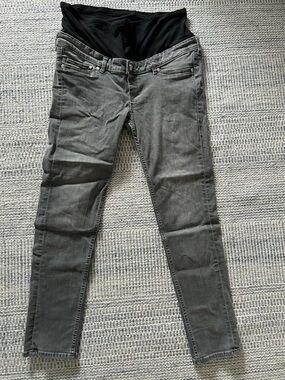 H&M Maternity Skinny Jeans in Charcoal Gray